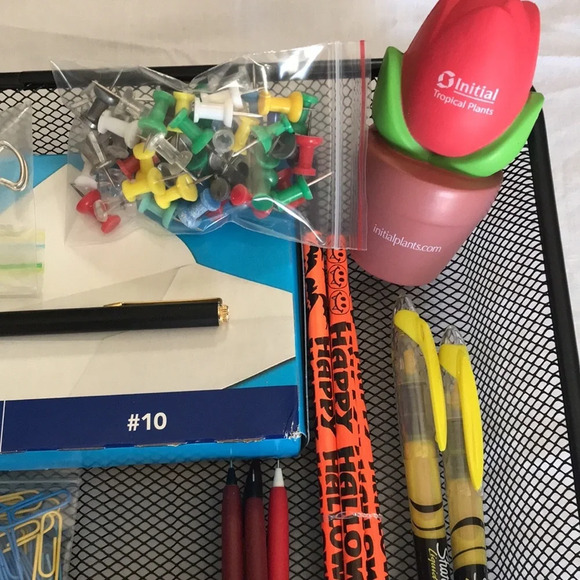 Mesh letter tray and various office supplies - Picture 3 of 5